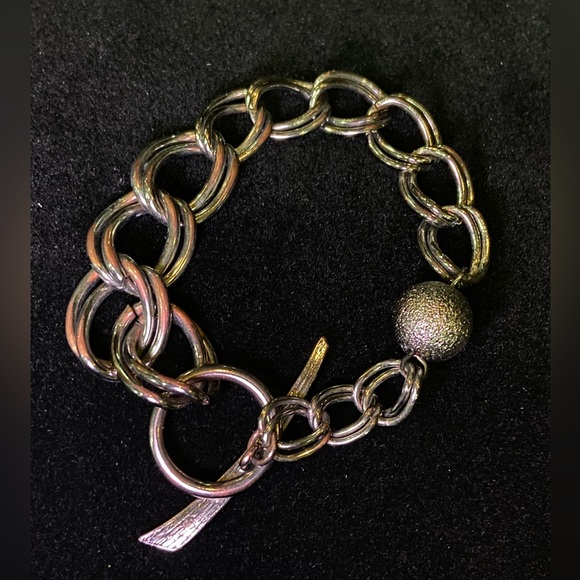 Chunky Curve Link Toggle Bracelet - Picture 7 of 7